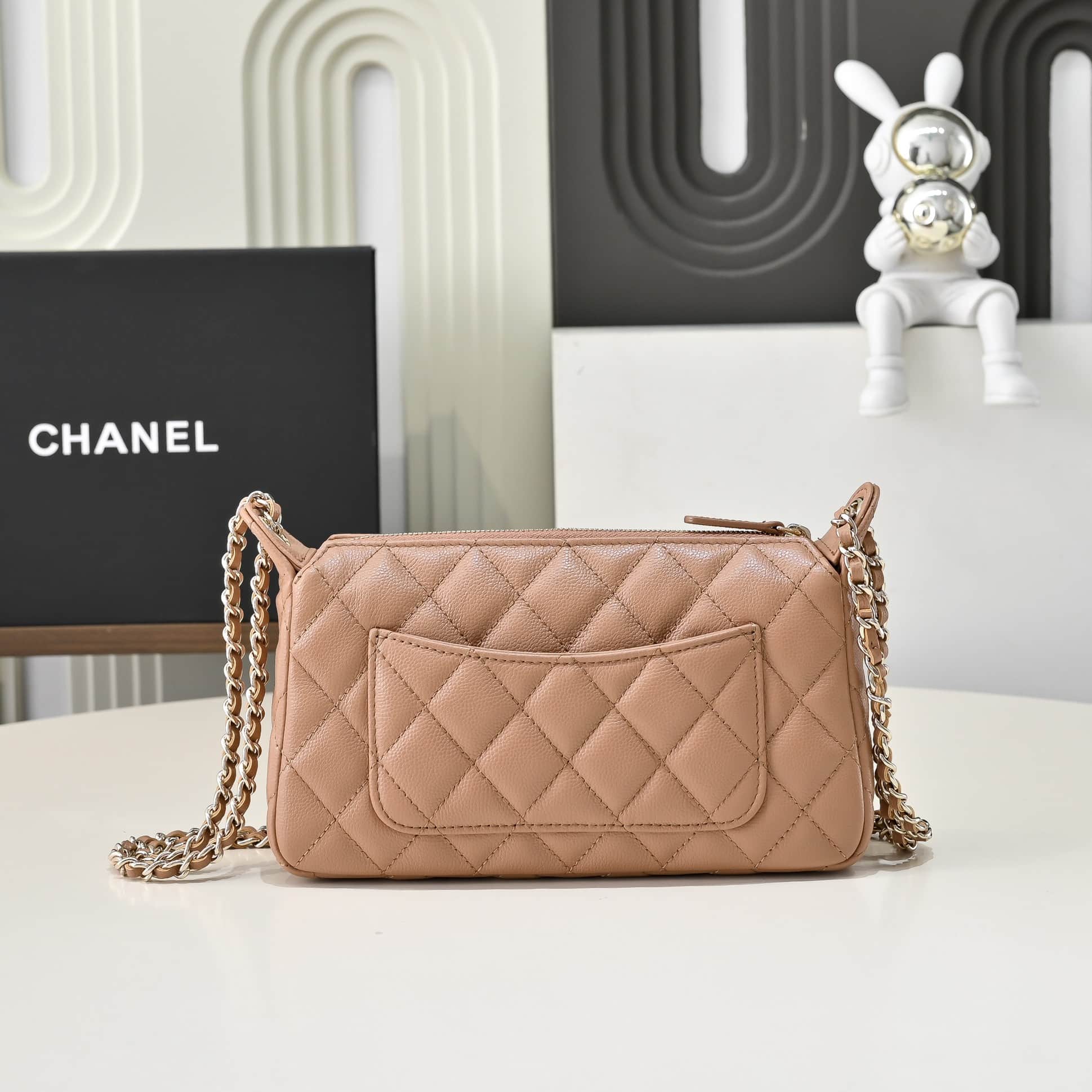 Chanel WOC Grained Shiny Calfskin LB22651 (2)