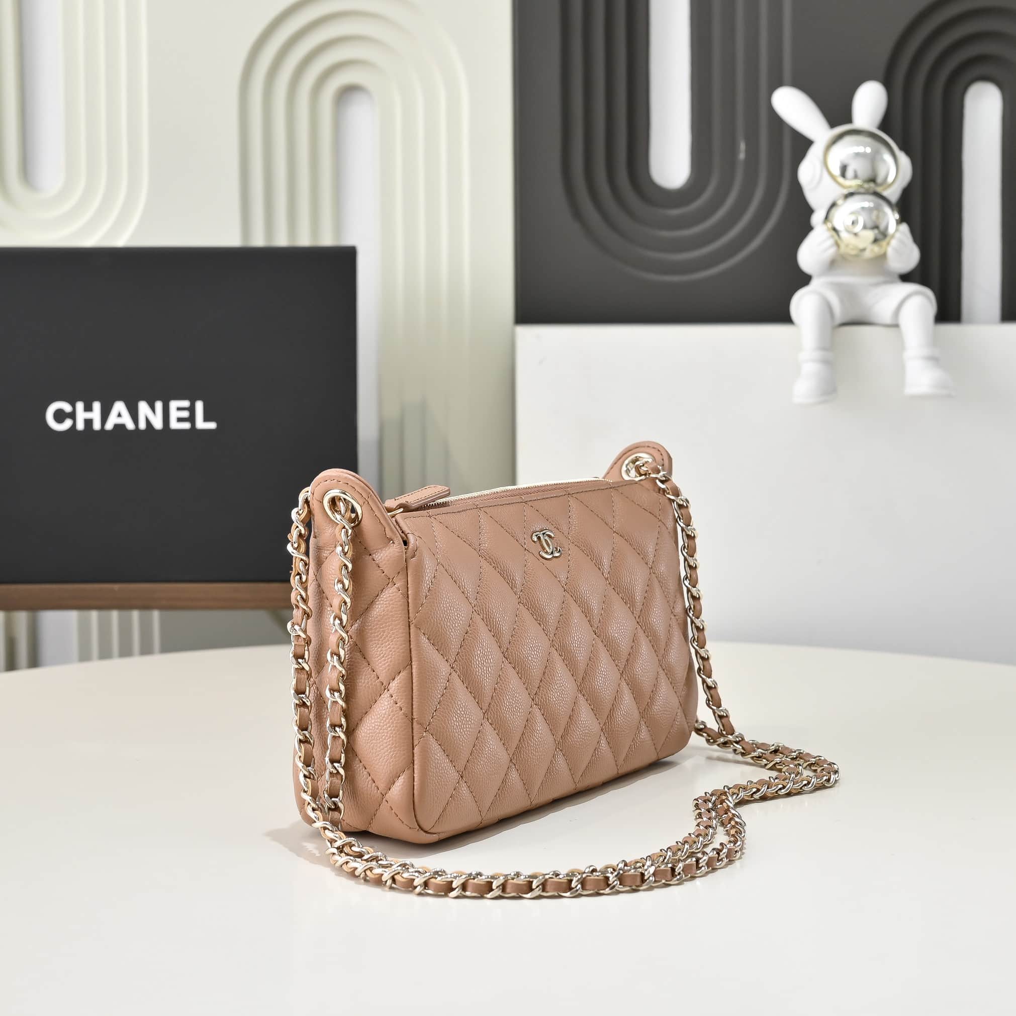 Chanel WOC Grained Shiny Calfskin LB22651 (3)