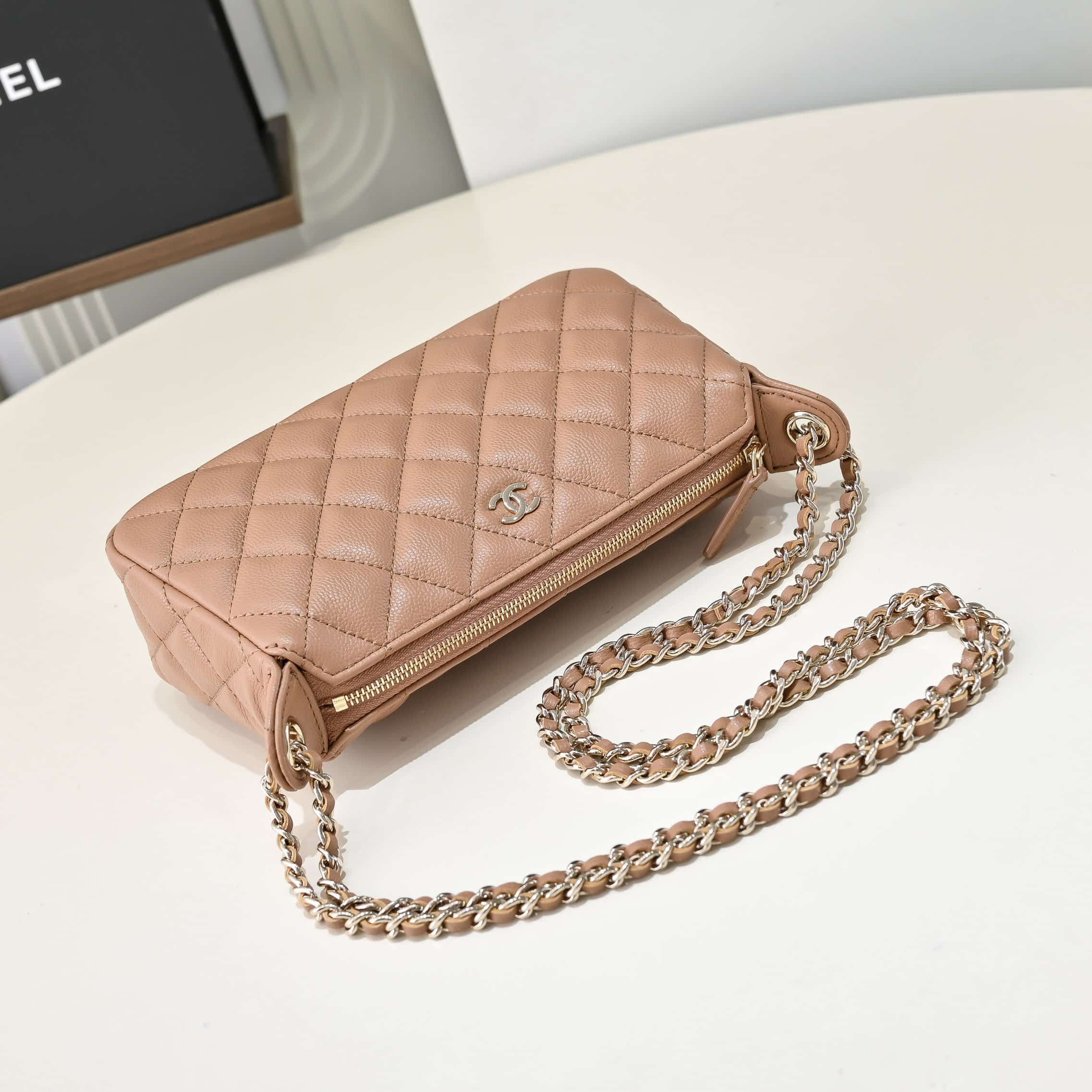 Chanel WOC Grained Shiny Calfskin LB22651 (4)