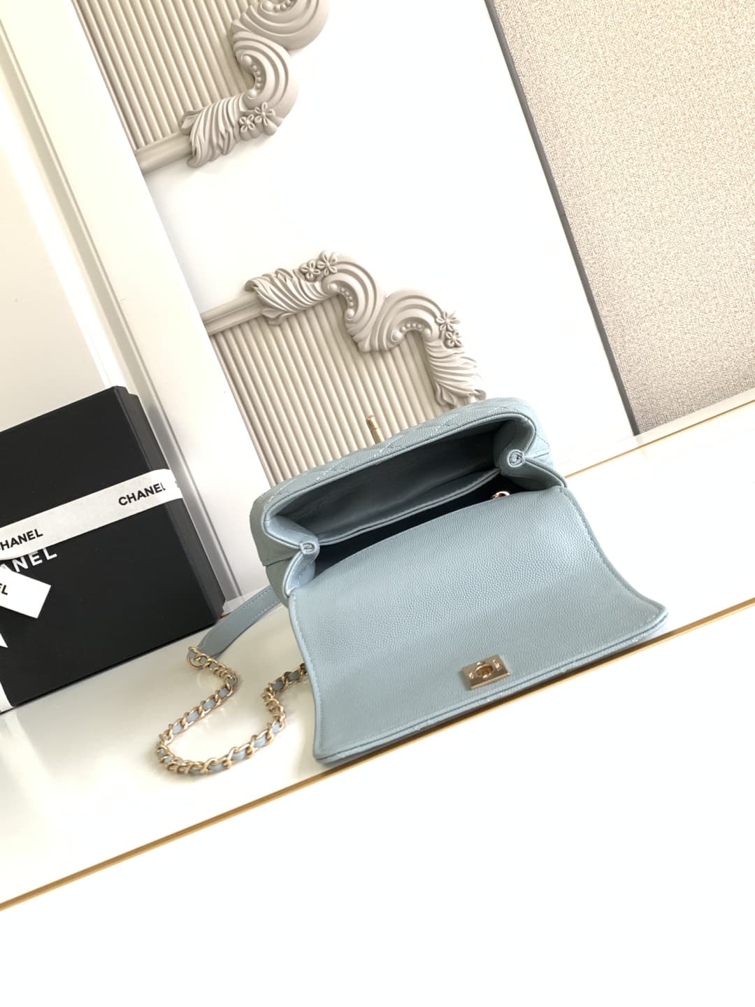 Coco MINI FLAP BAG Grained Calfskin LB16983 (5)