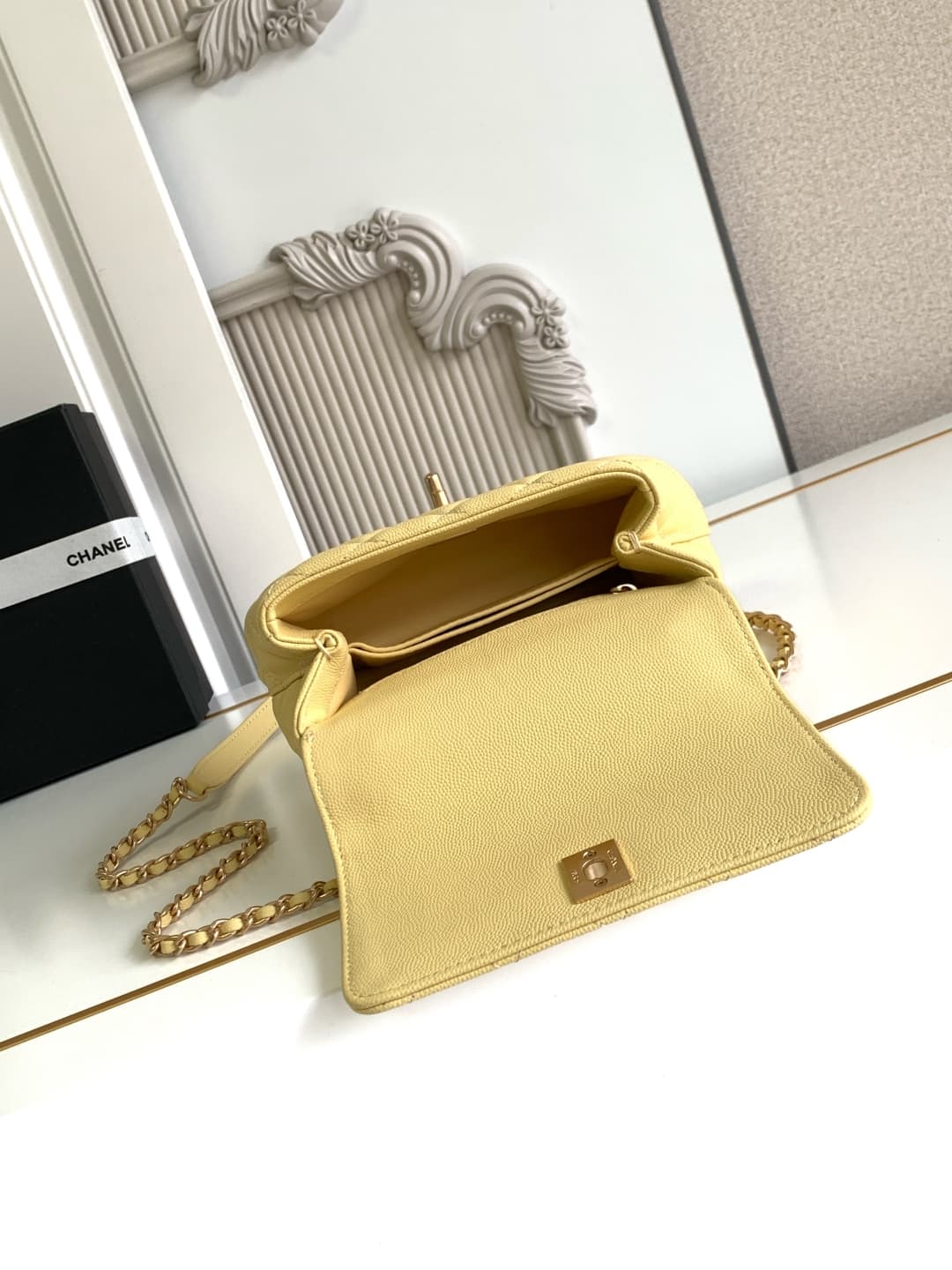 Coco MINI FLAP BAG Grained Calfskin LB16984 (5)