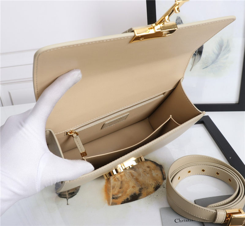 30 Montaigne Bag Calfskin LB8193 (5)