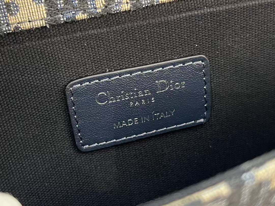 30 Montaigne EAST-WEST Bag Oblique Jacquard Denim LB6507 (3)