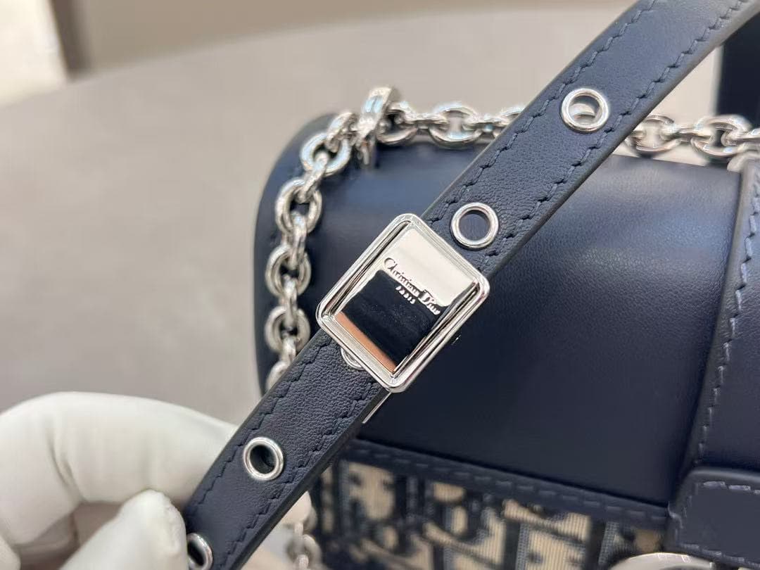 30 Montaigne EAST-WEST Bag Oblique Jacquard Denim LB6507 (6)