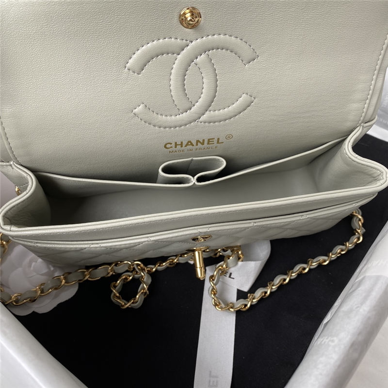 Chanel CLASSIC HANDBAG Lambskin LB11491 (3)