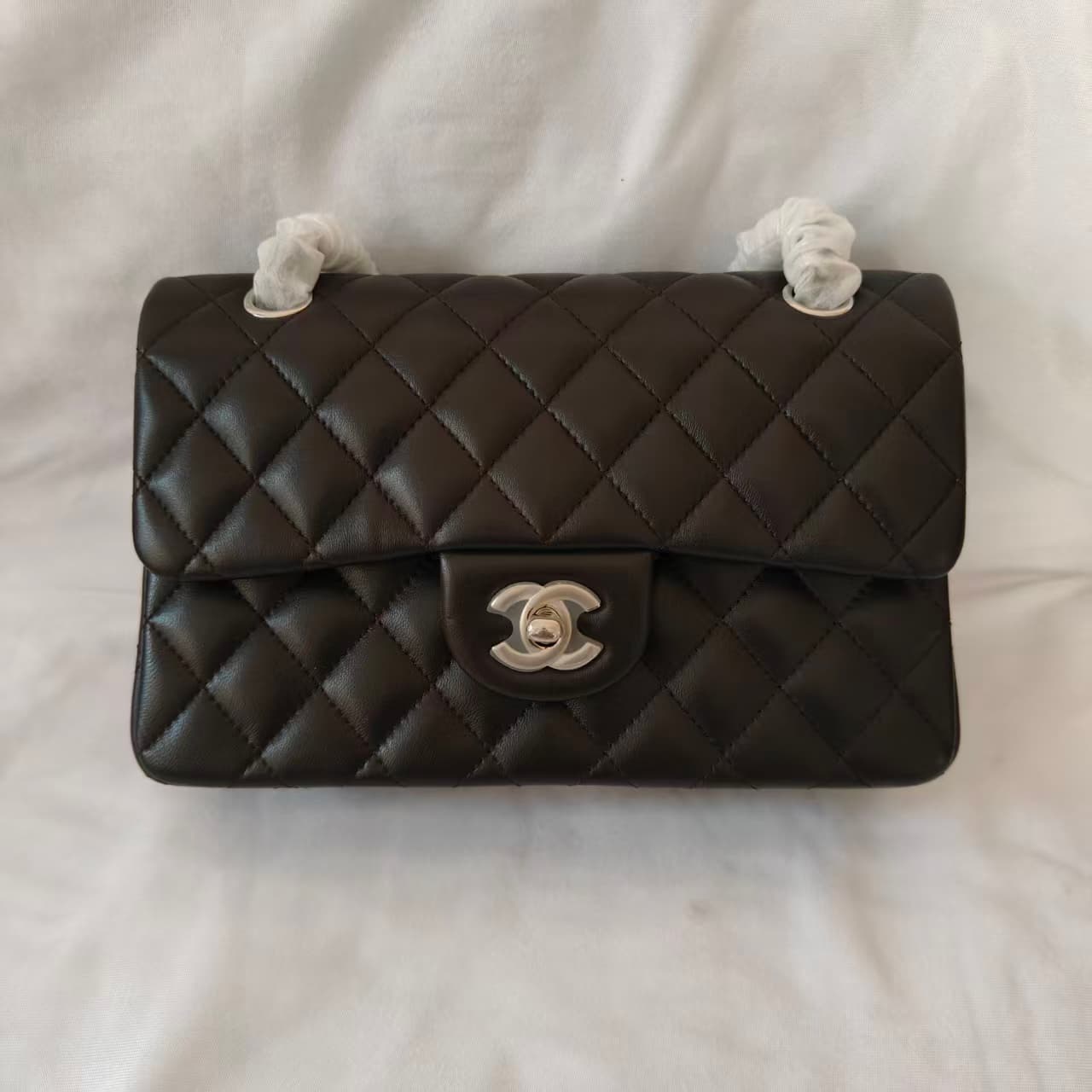 Chanel CLASSIC HANDBAG Lambskin LB22683 (1)